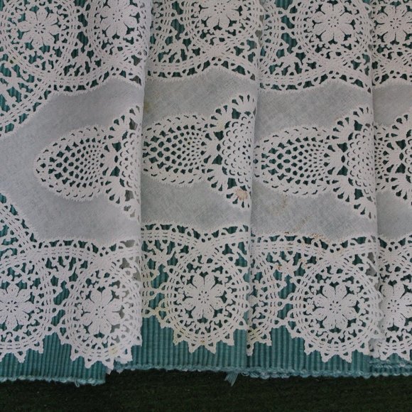 5-pc VINTAGE Fabric tablecloth napkin Turquoise and 7-pc plastic white - Picture 7 of 15